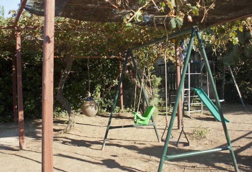 בית מלון כפרי Anetis Beach