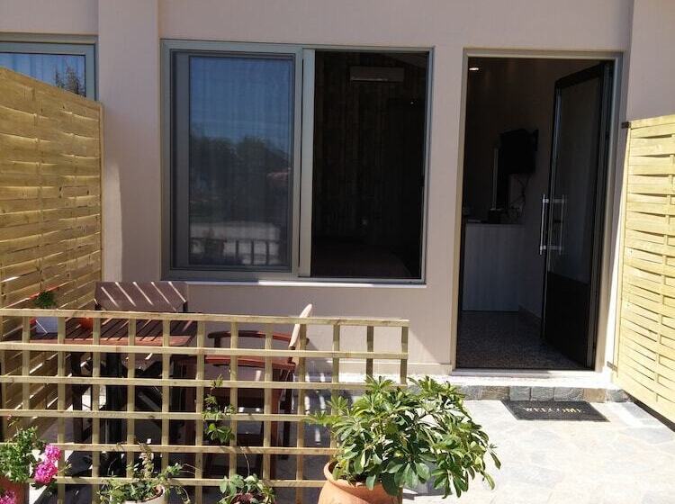 בית מלון כפרי Anetis Beach