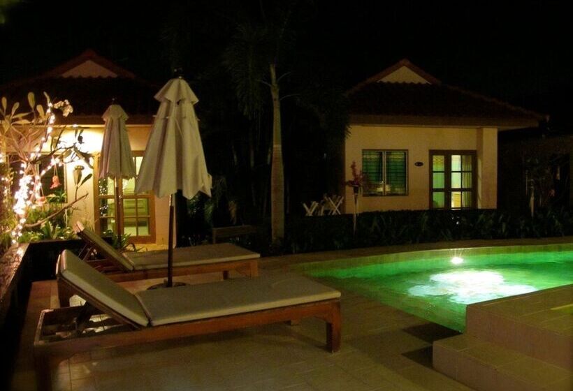 Отель Baan Yusabai