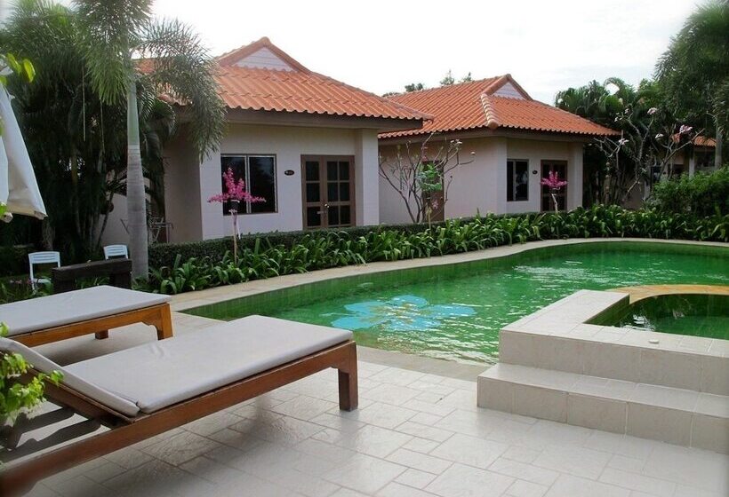 Отель Baan Yusabai