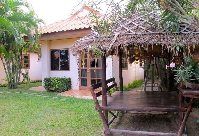 Отель Baan Yusabai