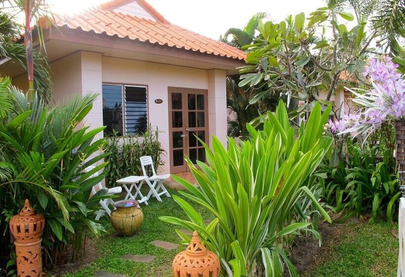 Отель Baan Yusabai