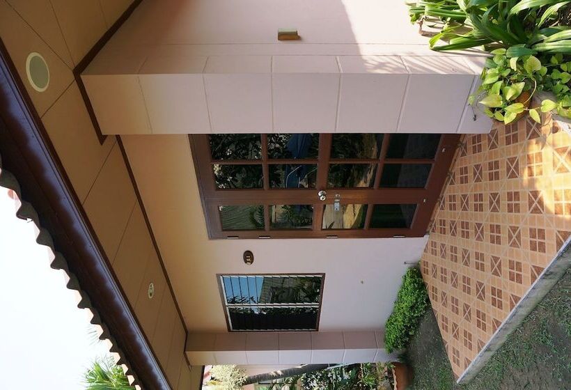 Отель Baan Yusabai