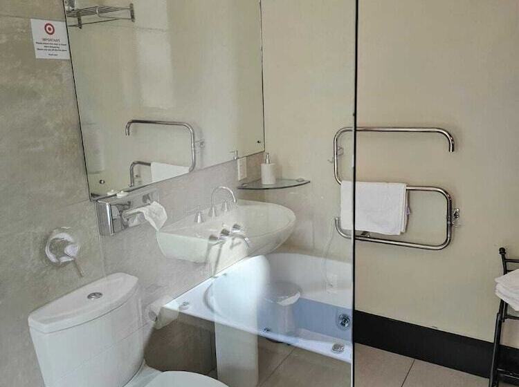 Отель Gateway Motor Inn