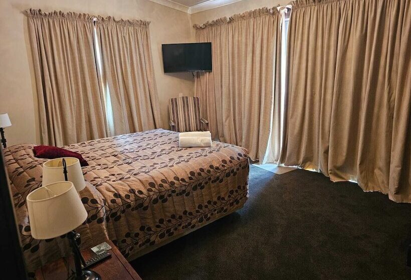 Отель Gateway Motor Inn