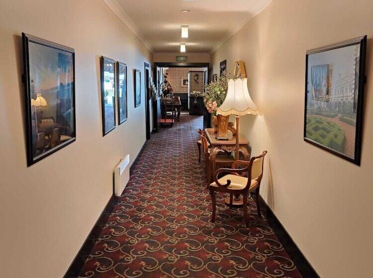 Отель Gateway Motor Inn