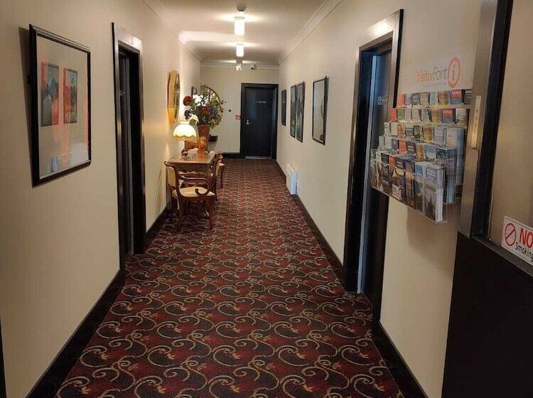 Отель Gateway Motor Inn