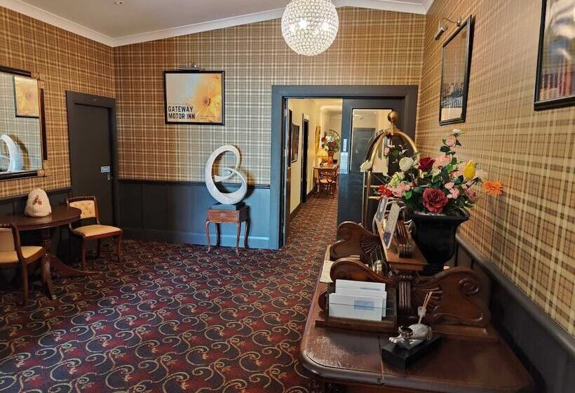 Отель Gateway Motor Inn