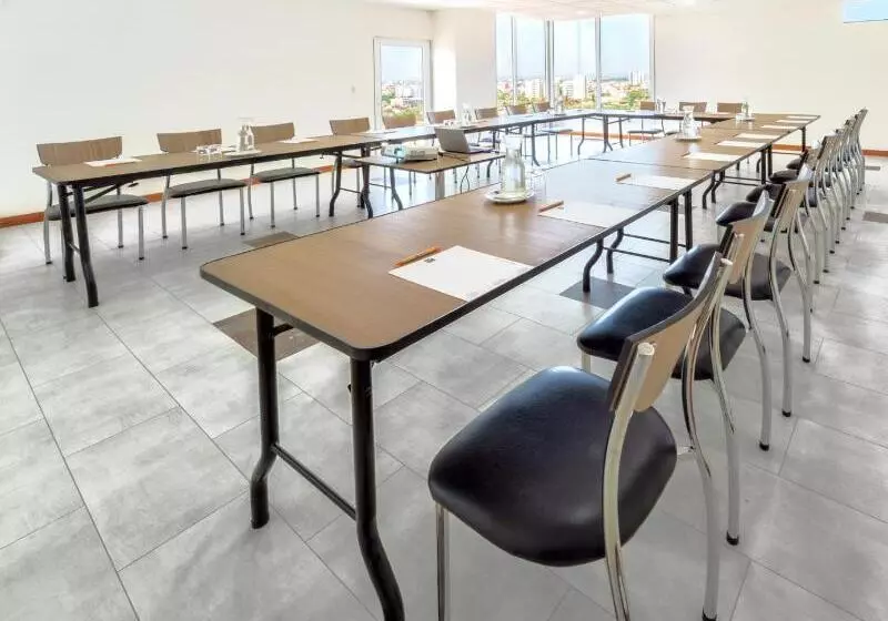 هتل Lp Equipetrol