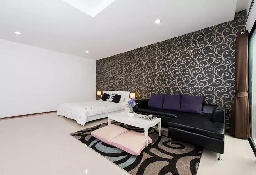 هتل Vantage Resort