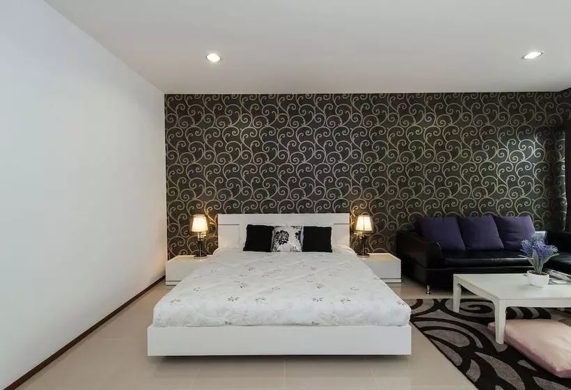 هتل Vantage Resort