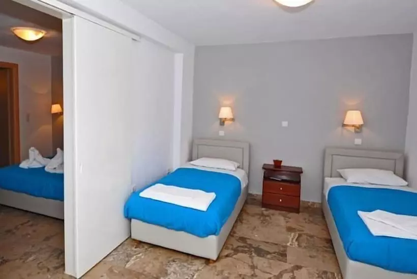 Triton Hotel & Bungalows