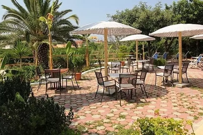 Triton Hotel & Bungalows