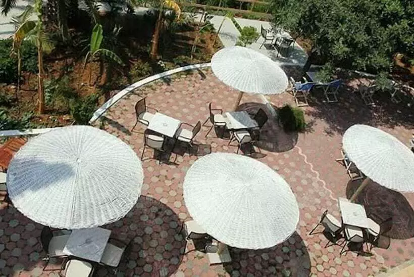 Triton Hotel & Bungalows