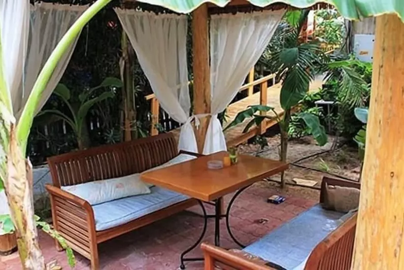 Triton Hotel & Bungalows