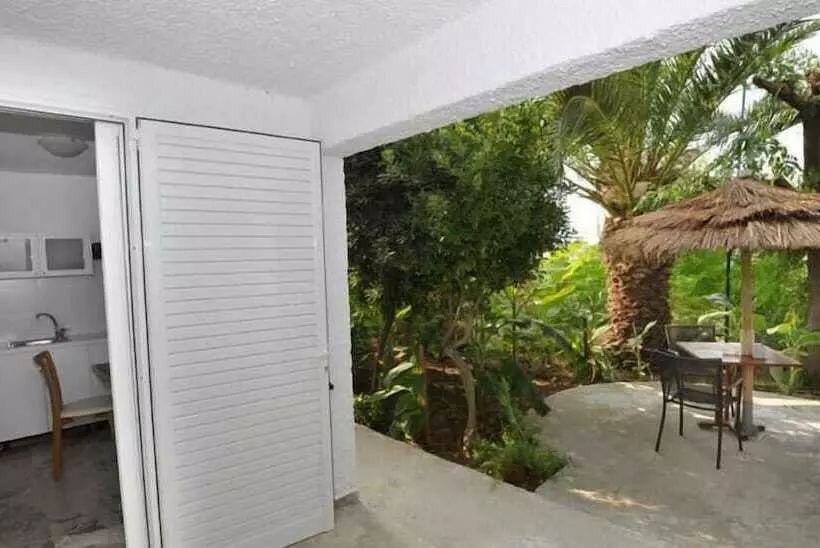 Triton Hotel & Bungalows