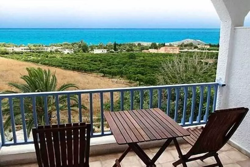 Triton Hotel & Bungalows