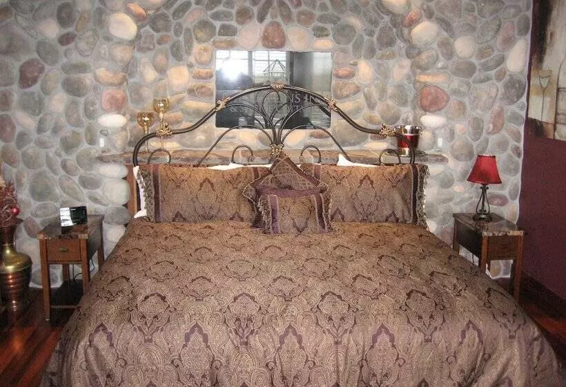 مبيت وإفطار The Collins Inn And Seaside Cottages   Adults Only