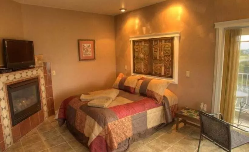 مبيت وإفطار The Collins Inn And Seaside Cottages   Adults Only