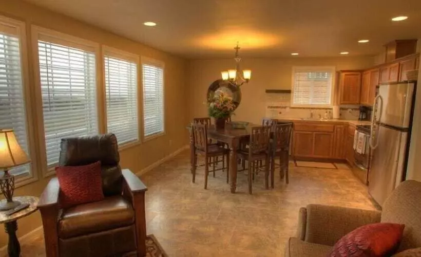 مبيت وإفطار The Collins Inn And Seaside Cottages   Adults Only