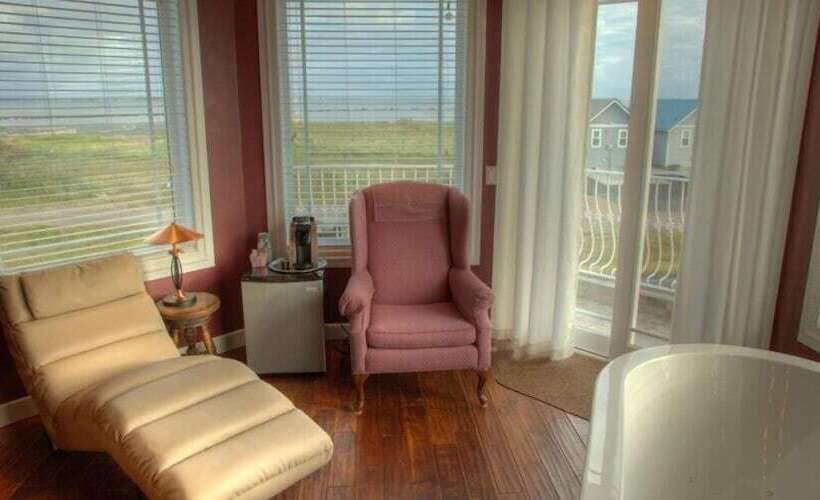 مبيت وإفطار The Collins Inn And Seaside Cottages   Adults Only