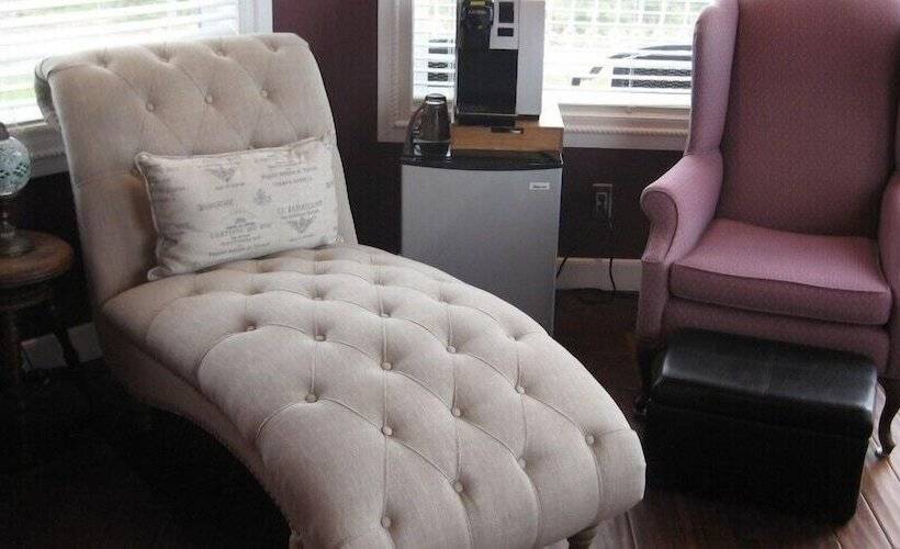 مبيت وإفطار The Collins Inn And Seaside Cottages   Adults Only