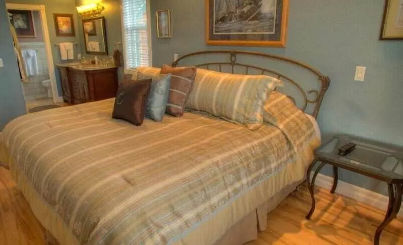 مبيت وإفطار The Collins Inn And Seaside Cottages   Adults Only