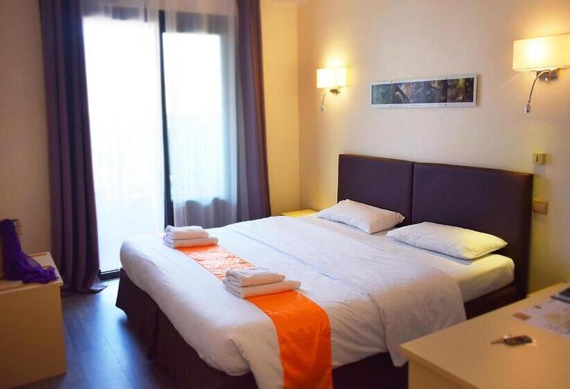 בית מלון כפרי Logis Hôtel Restaurant Le Top Du Roulier