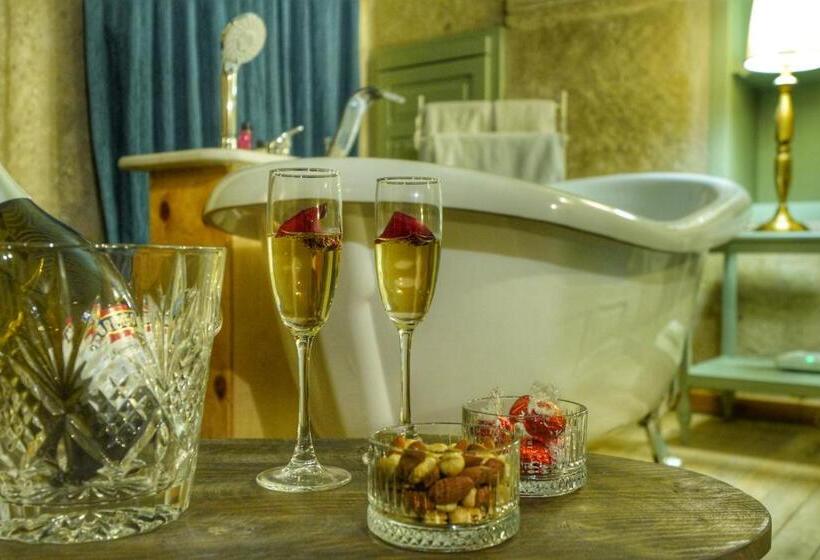 هتل Takaev Cave House