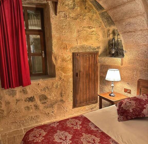 هتل Takaev Cave House