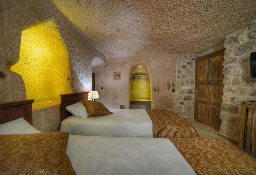 هتل Takaev Cave House