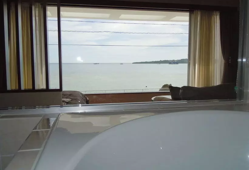 Отель The White