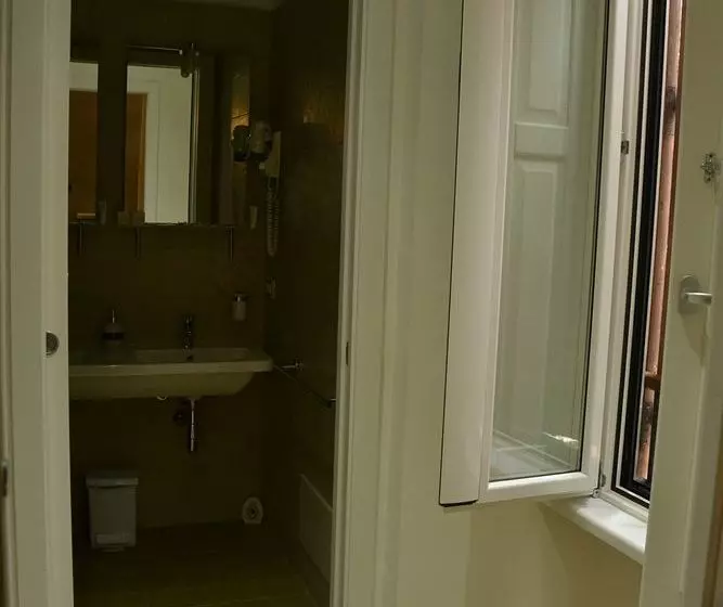 פנסיון The Wesley Rome