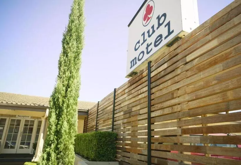 The Club Motel And Apartments