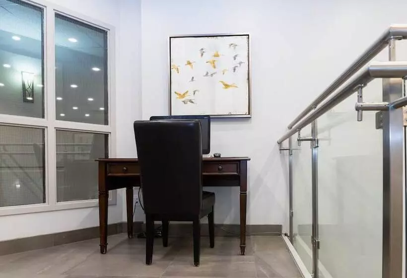 酒店 Adam S Airport Inn