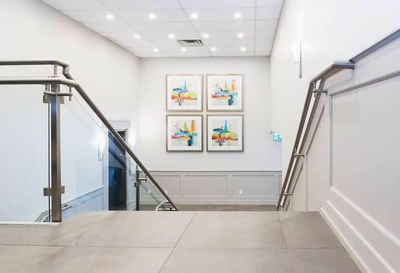 فندق Adam S Airport Inn