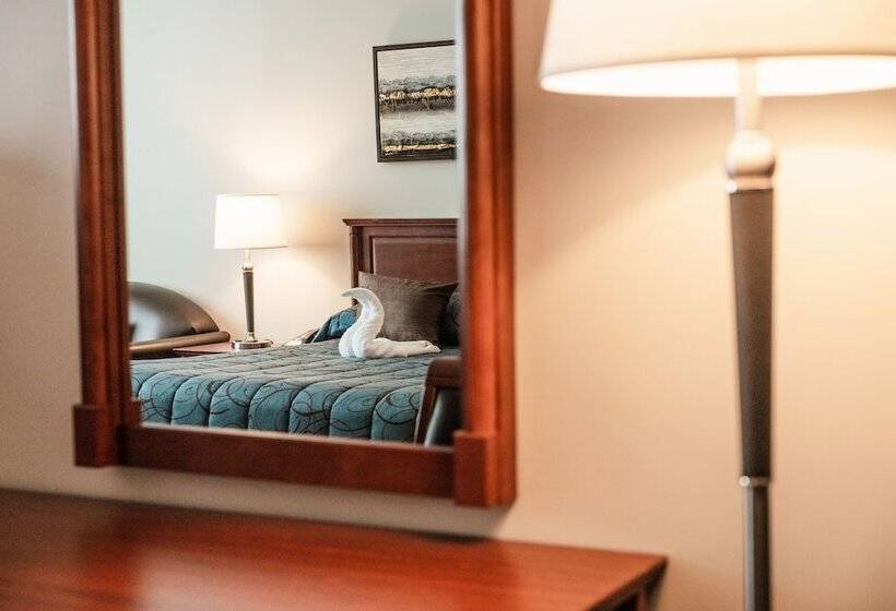 فندق Adam S Airport Inn