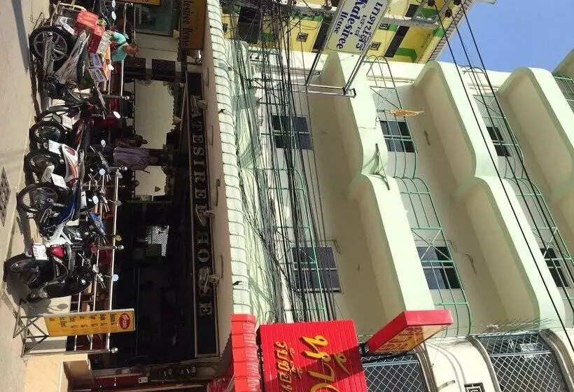 Отель Katesiree House