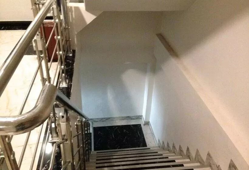 Отель Katesiree House