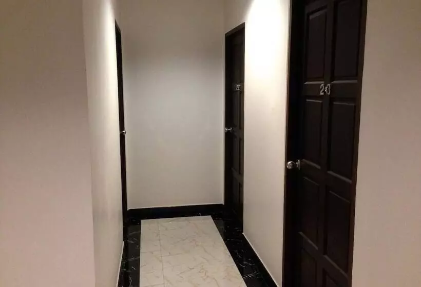 Отель Katesiree House