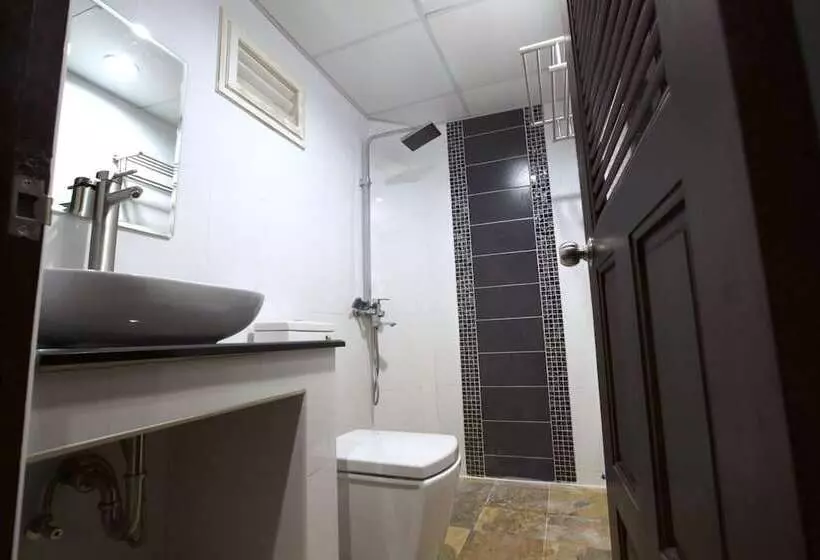 Отель Katesiree House