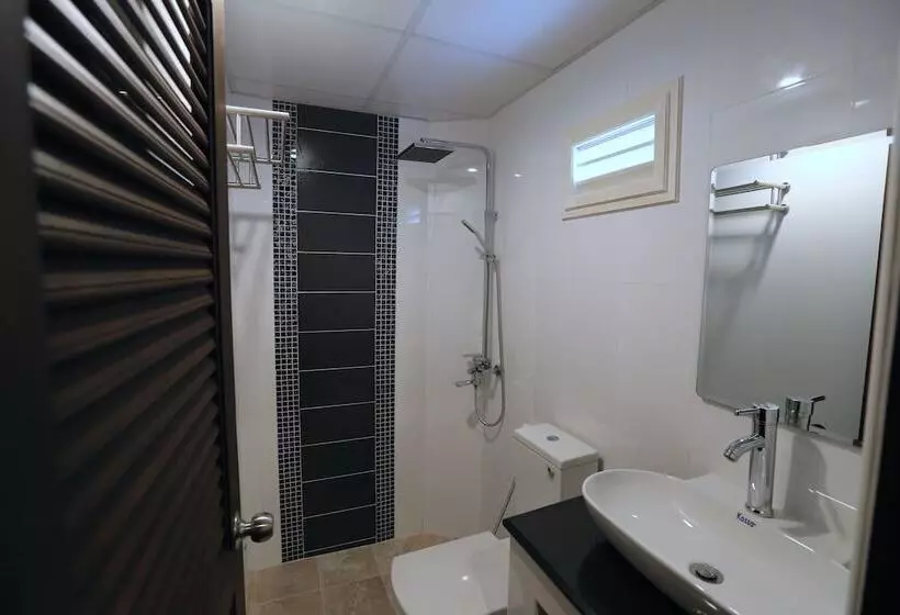 Отель Katesiree House