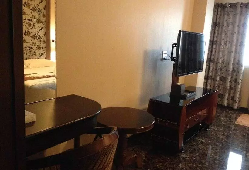 Отель Katesiree House