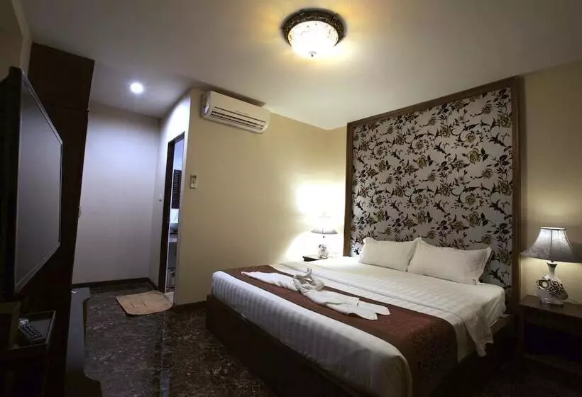 Отель Katesiree House