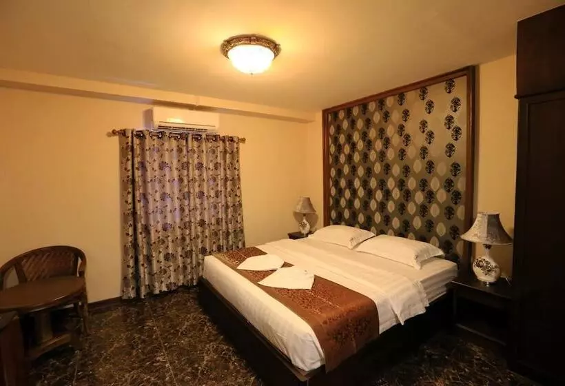 Отель Katesiree House