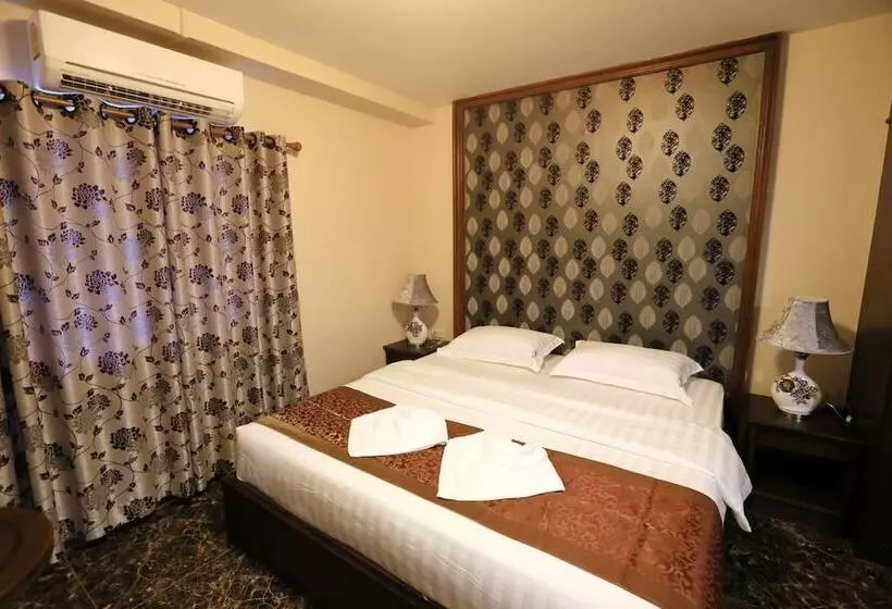 Отель Katesiree House