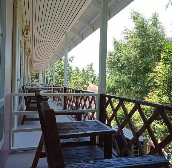 هتل Sairee Seaview Koh Tao   Hostel