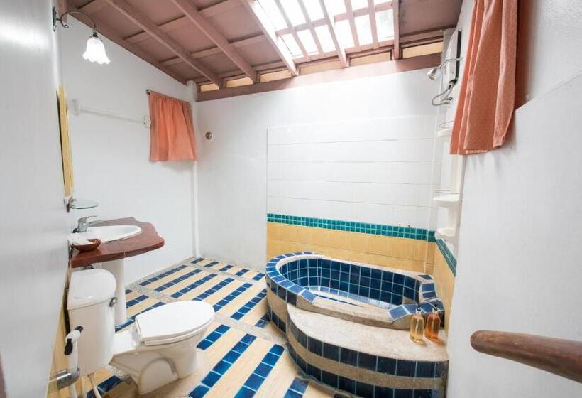 בית מלון כפרי Sairee Seaview Koh Tao   Hostel