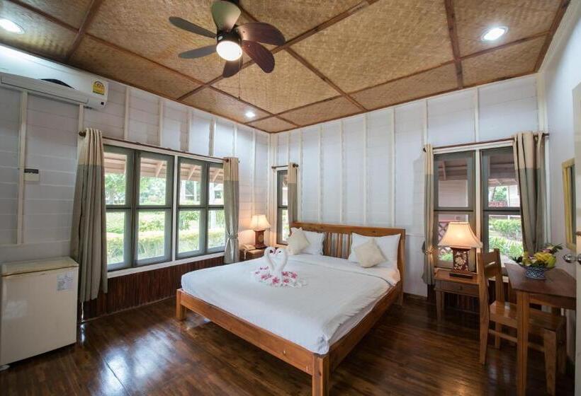 בית מלון כפרי Sairee Seaview Koh Tao   Hostel