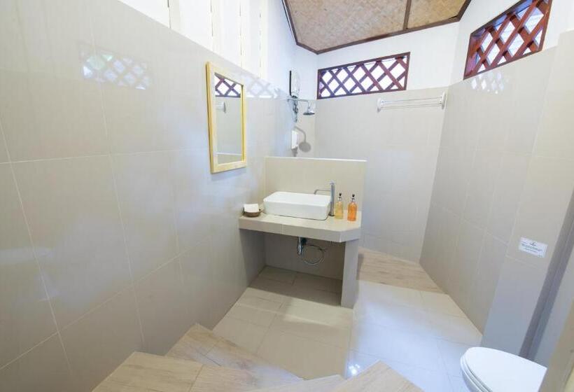 בית מלון כפרי Sairee Seaview Koh Tao   Hostel